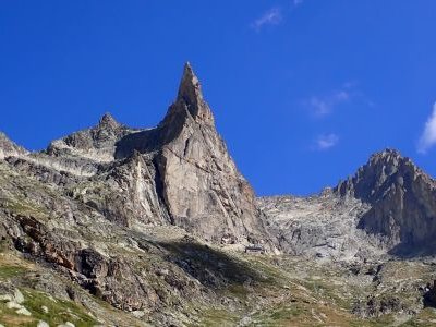 Aiguille Dibona (3.130m), links davon der langezogene Grat der Aiguille Soreillier Orientale (3.380m) | © DAV Koblenz | Hulley